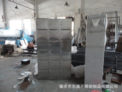 “東澳”牌十八門不銹鋼更衣柜 水箱創新設計引領環保與安全新風尚